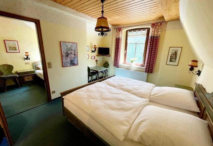 غرفة عائلية كلاسيكية, Bayerischer Hof