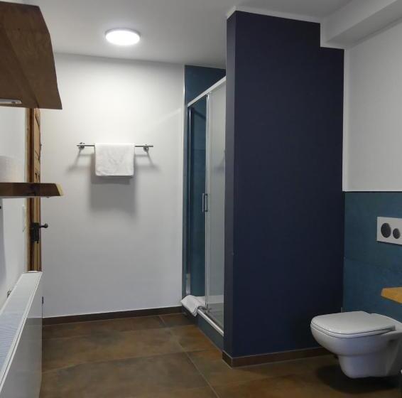 جناح جونيور, Bayerischer Hof