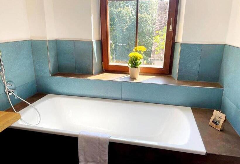 جناح جونيور, Bayerischer Hof