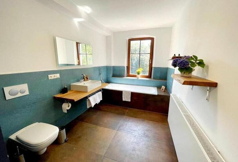 جناح جونيور, Bayerischer Hof