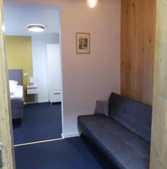 جناح جونيور, Bayerischer Hof