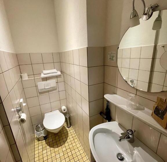 غرفة إقتصادية فردية, Bayerischer Hof