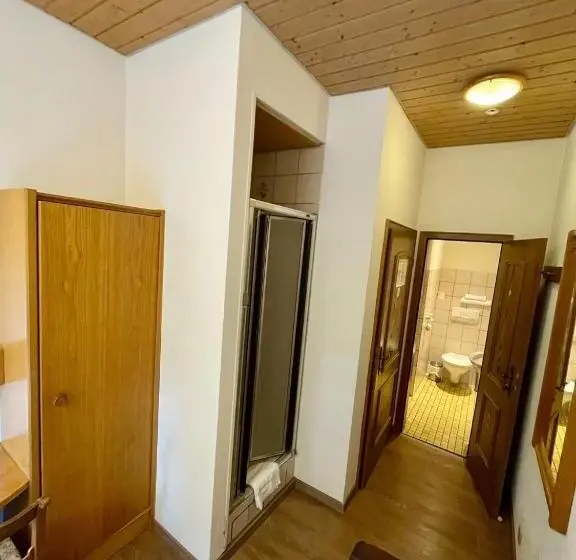 Economy Yhden Hengen Huone, Bayerischer Hof