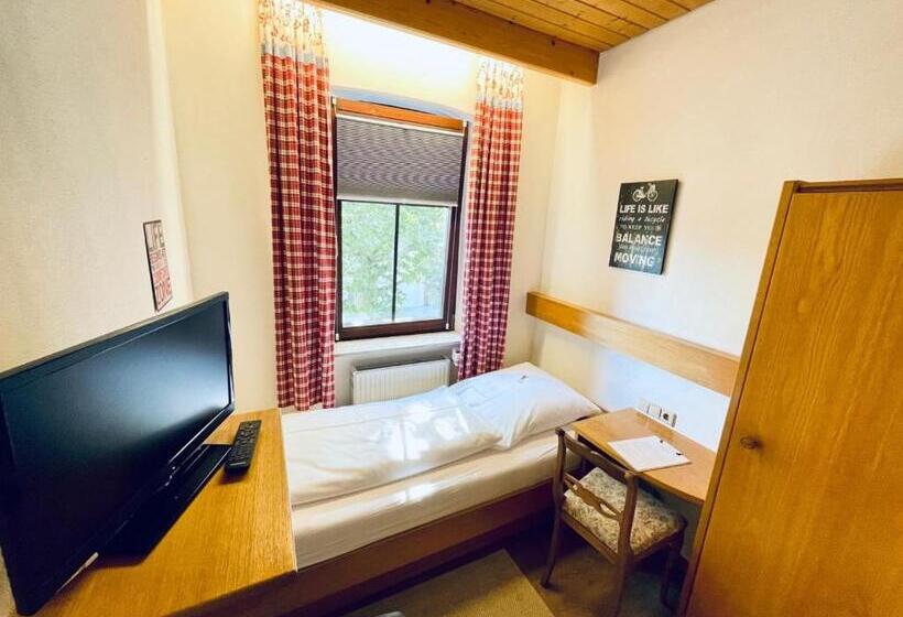 غرفة إقتصادية فردية, Bayerischer Hof