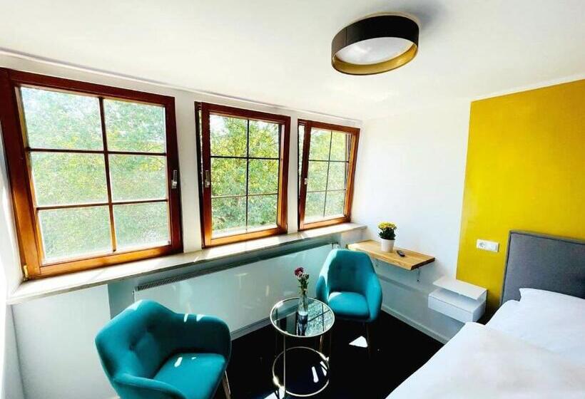 جناح جونيور, Bayerischer Hof