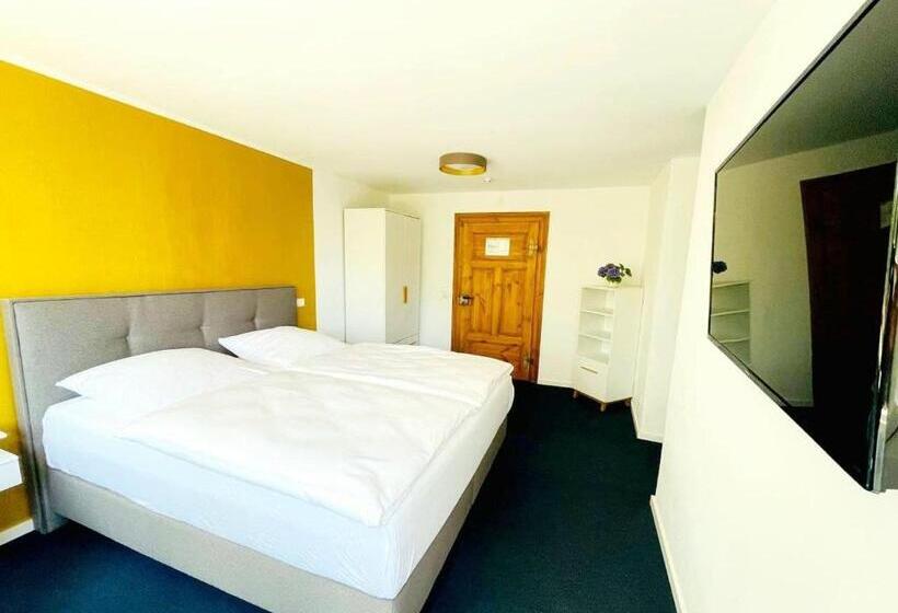 جناح جونيور, Bayerischer Hof