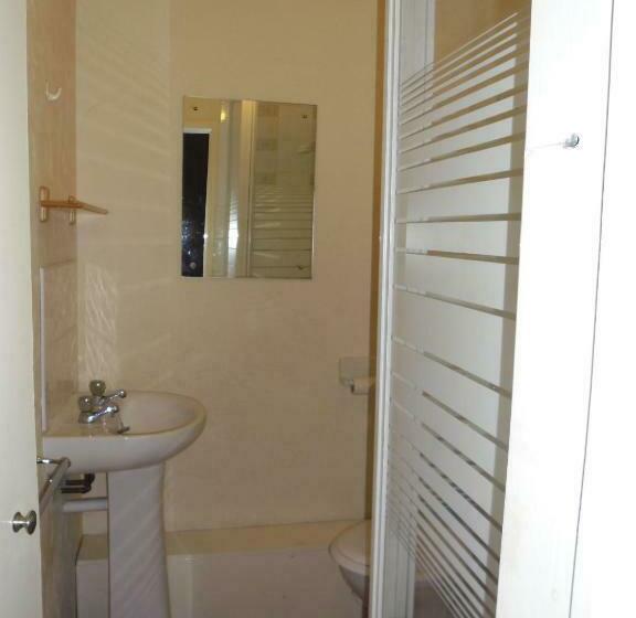 Семейный Номер, Chad Hill