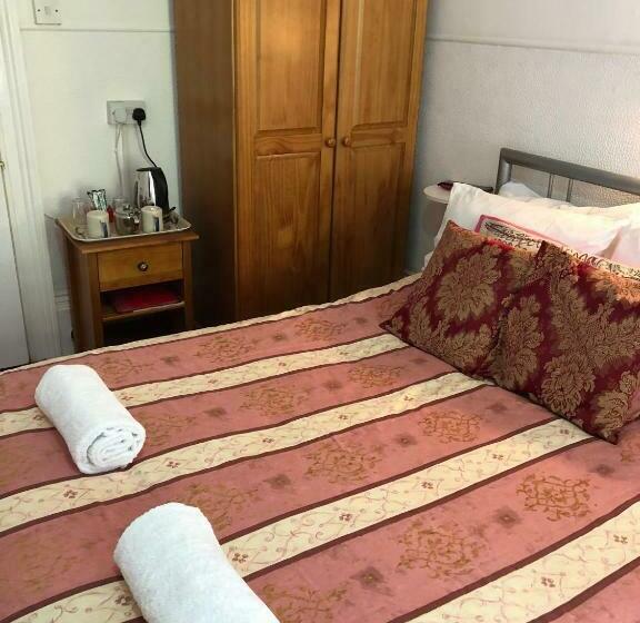 Номер Стандарт, Chad Hill