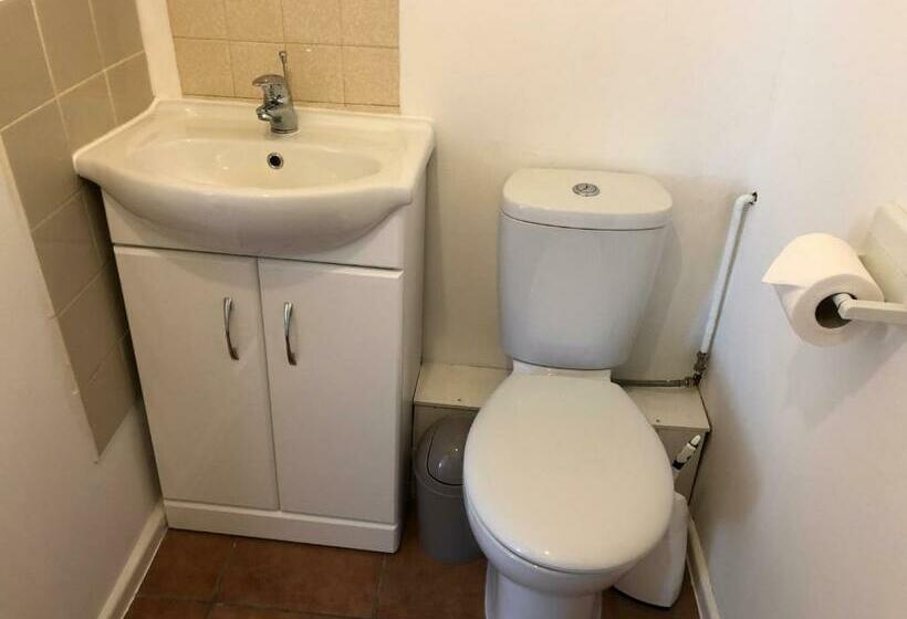 Номер Стандарт, Chad Hill