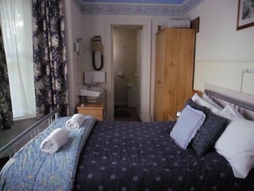 Номер Стандарт, Chad Hill