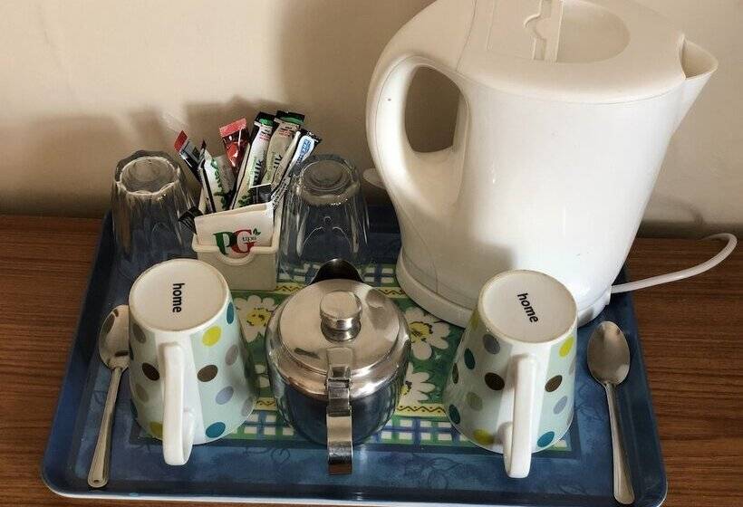 Номер Стандарт, Chad Hill