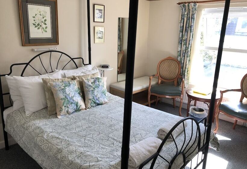 Номер Стандарт, Chad Hill