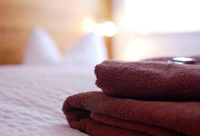 غرفة عائلية, Dein