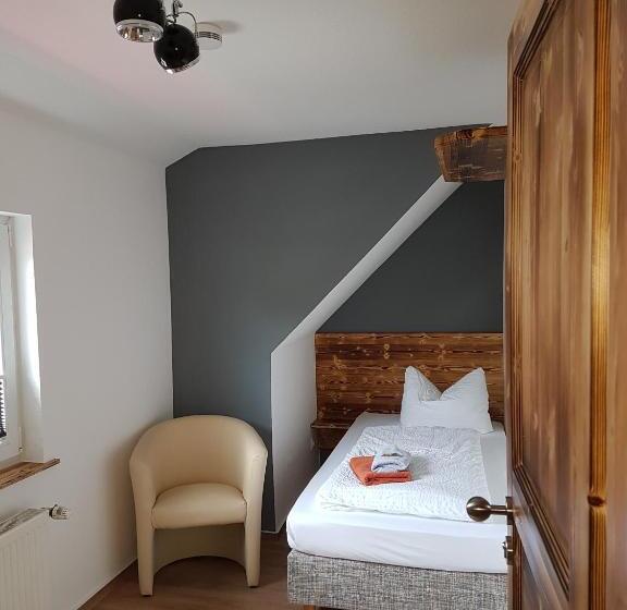 غرفة عائلية, Dein