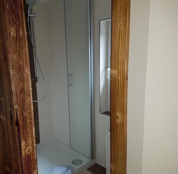 غرفة عائلية, Dein