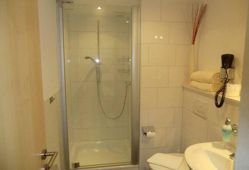 غرفة قياسية, Garni Julia