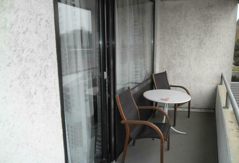 غرفة قياسية, Garni Julia