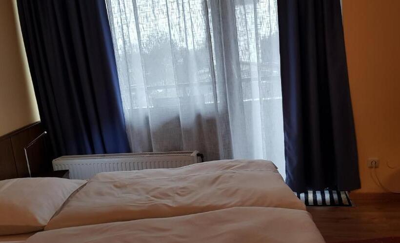 غرفة قياسية, Garni Julia