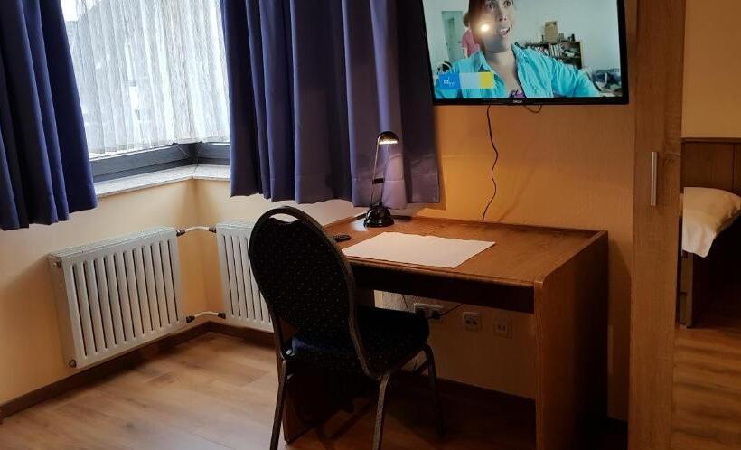 غرفة قياسية فردية, Garni Julia