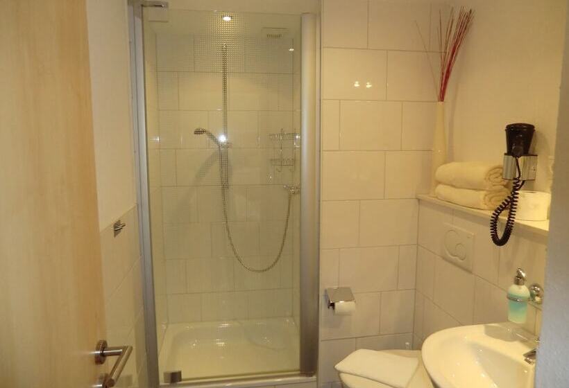 غرفة قياسية, Garni Julia