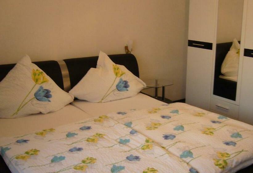 Quarto Triplo Estandar, Höfener Wirtshaus