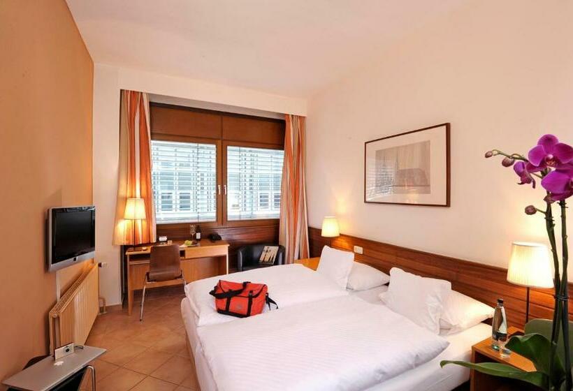 单人内部房间, Michaelis Hof