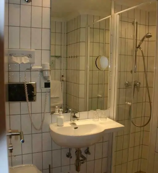 Yhden Hengen Huone Sisäpuolella, Michaelis Hof