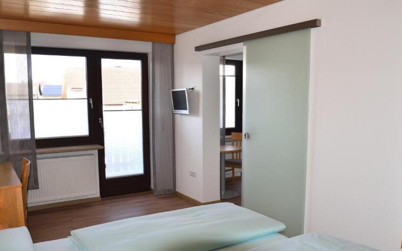 Quarto Triplo Estandar, Zum Bräu Toni