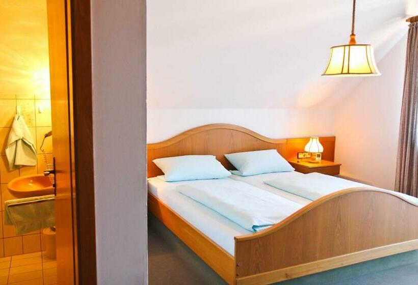 Номер Стандарт, Zum Bräu Toni