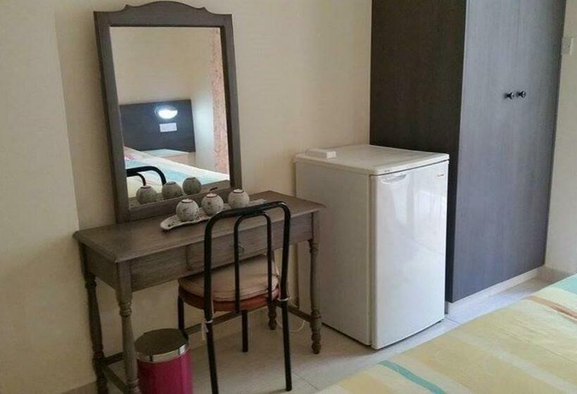 스탠다드 스튜디오, Myriama Apartments