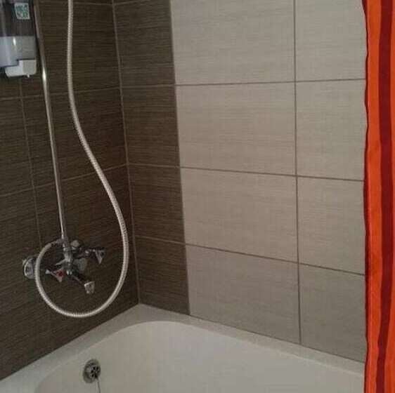 스탠다드 스튜디오, Myriama Apartments