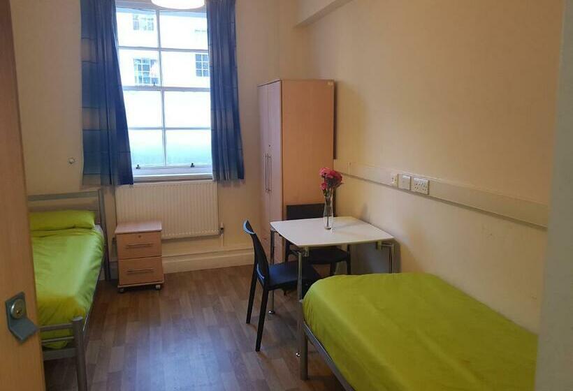Кровать в Общей Комнате, Bowden Court