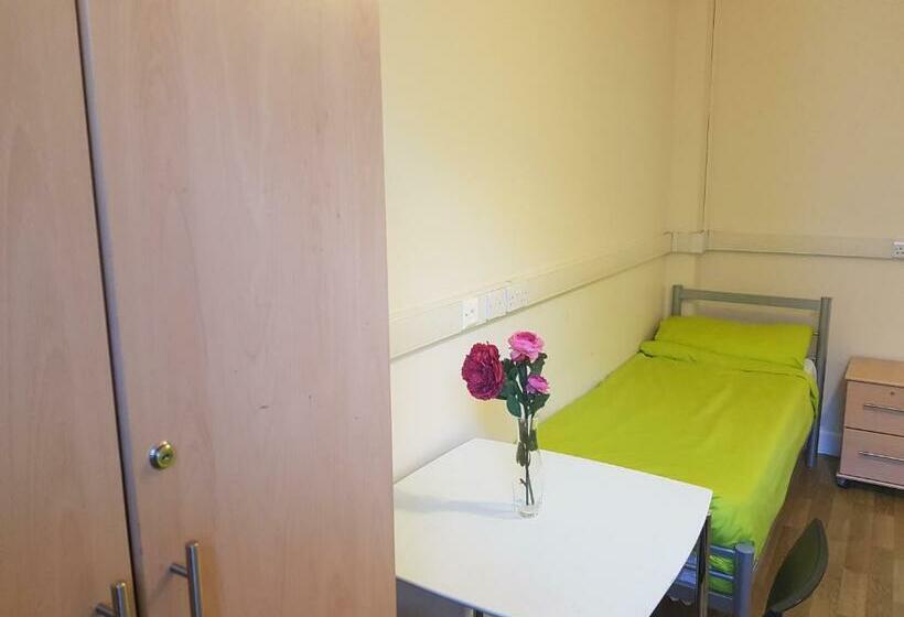 标准单人间共用浴室, Bowden Court