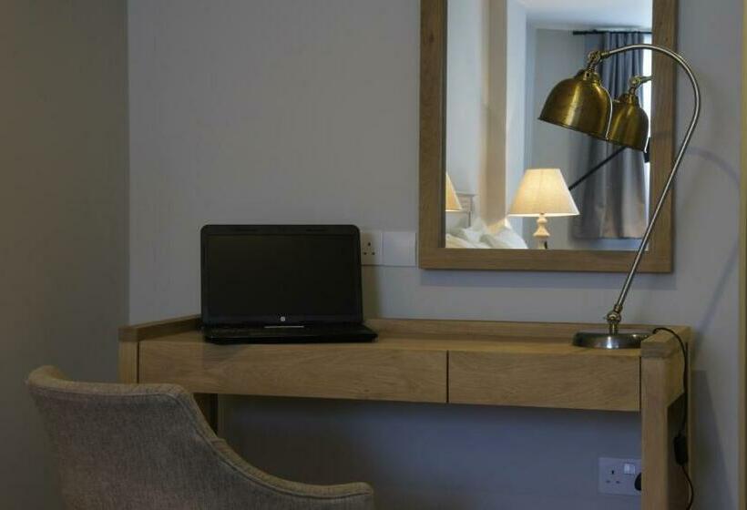 اتاق استاندارد, Abergavenny