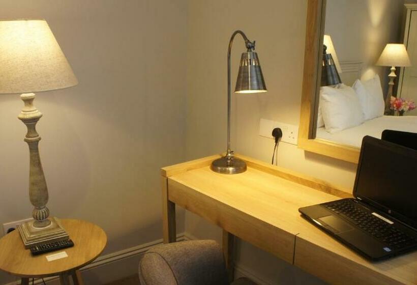 اتاق کلاسیک, Abergavenny