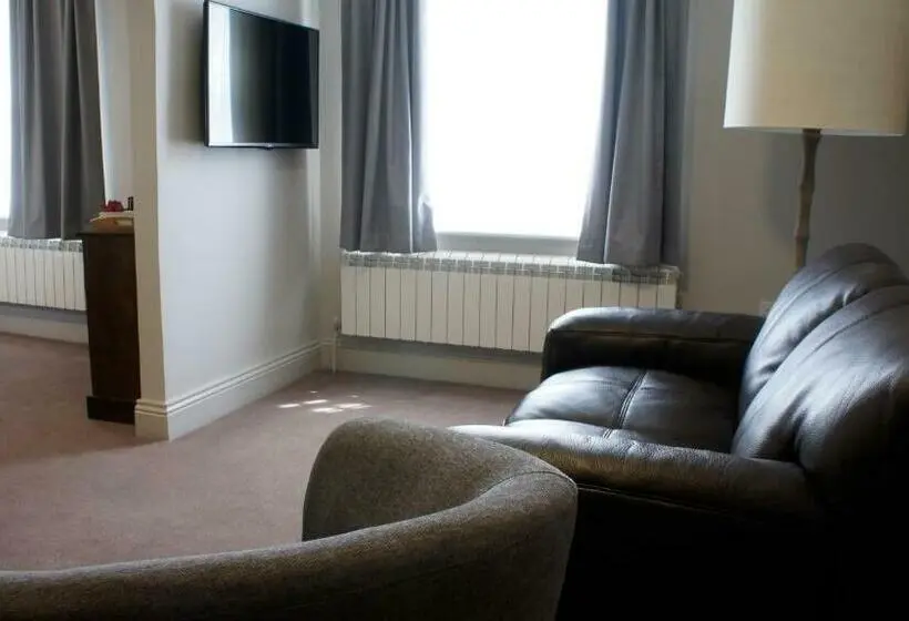 استودیوی استاندارد, Abergavenny