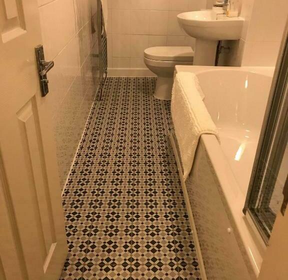 חדר אקונומי, Merchant House