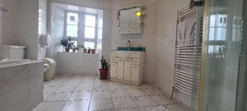 חדר אקונומי, Merchant House