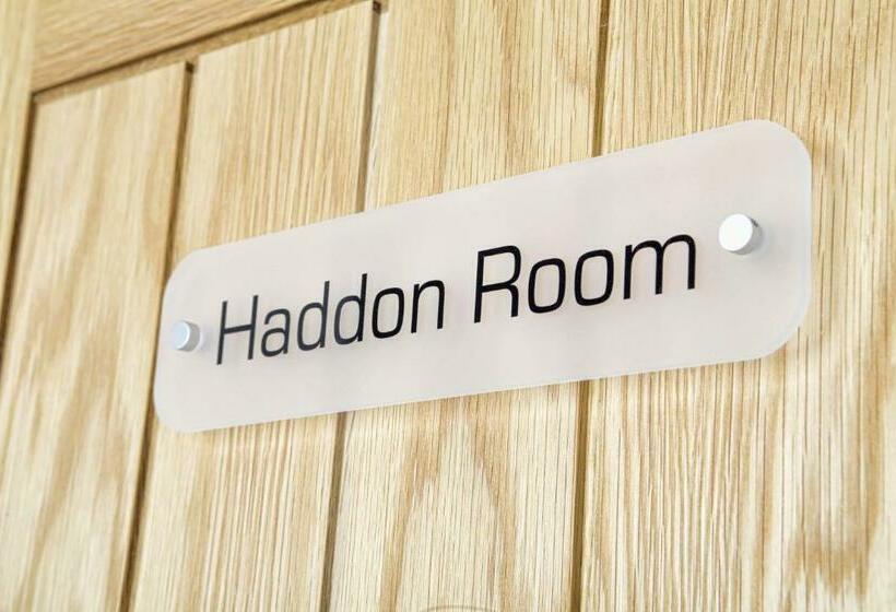 اتاق لوکس با تخت بزرگ, Spire View At The Galleon Restaurant