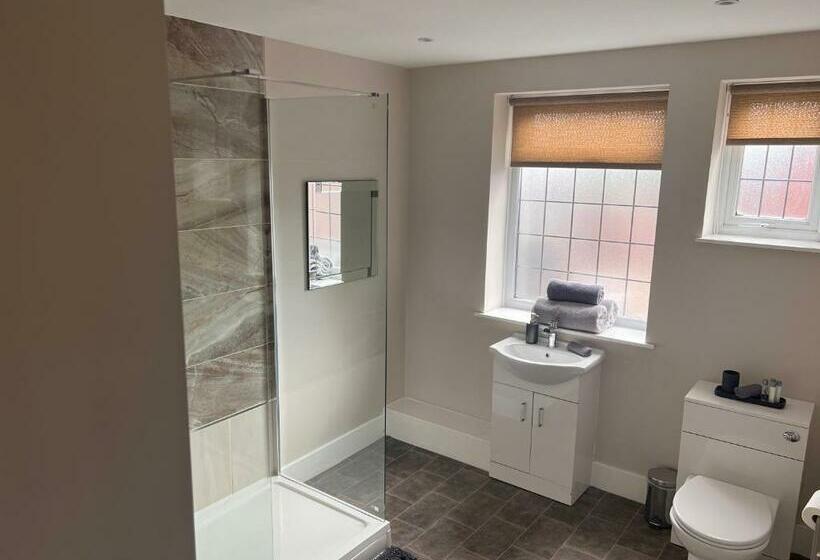 اتاق لوکس با تخت بزرگ, Spire View At The Galleon Restaurant