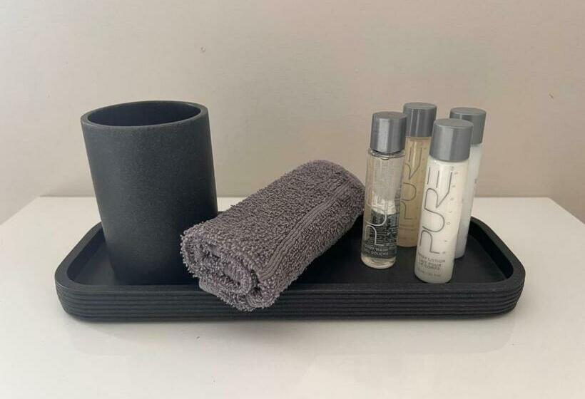 اتاق لوکس, Spire View At The Galleon Restaurant