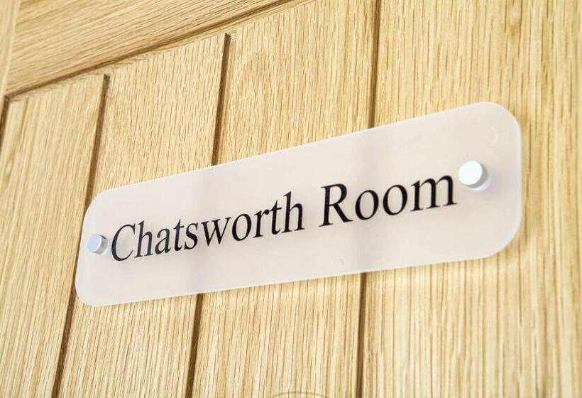 اتاق لوکس, Spire View At The Galleon Restaurant