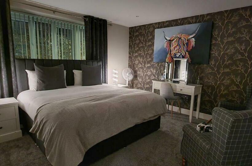 اتاق لوکس, Spire View At The Galleon Restaurant