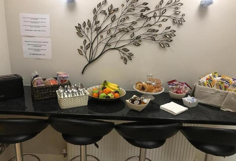 اتاق لوکس با تخت بزرگ, Spire View At The Galleon Restaurant