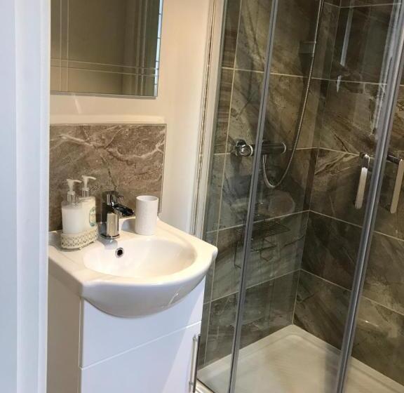 اتاق لوکس, Spire View At The Galleon Restaurant