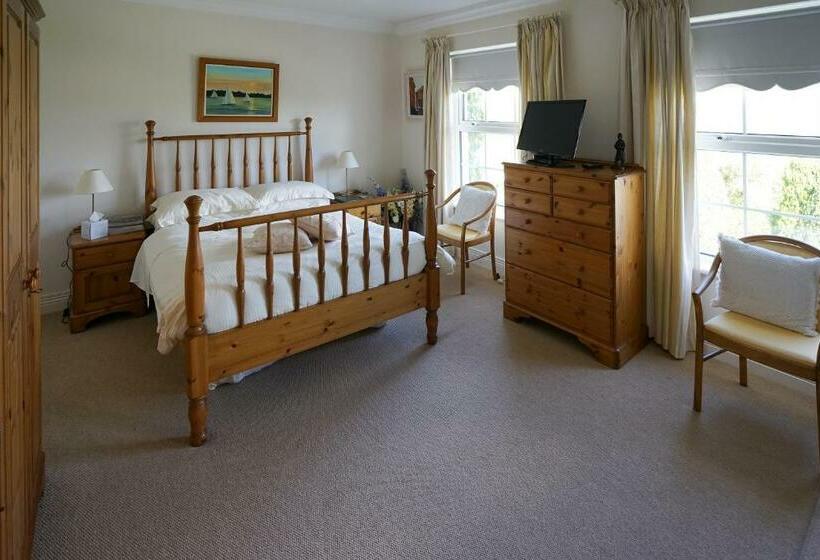 Номер Стандарт Вид на Сад, Tattykeel House