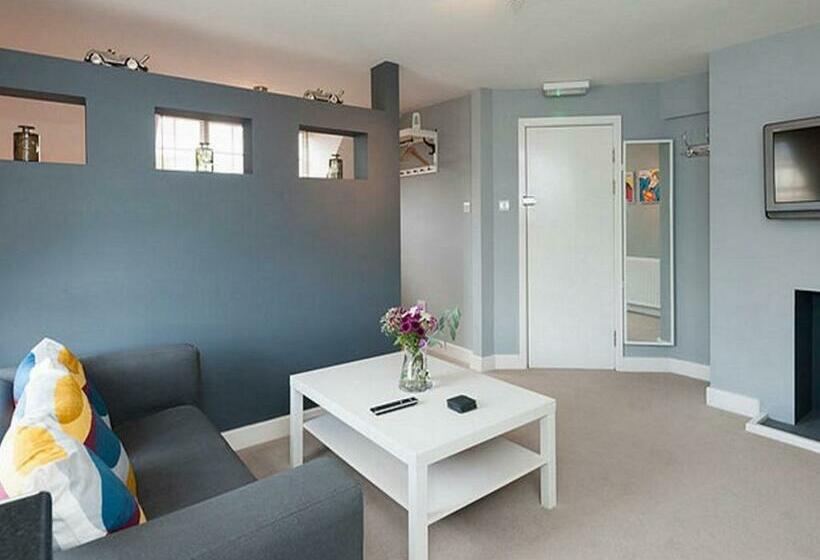 חדר סטודיו סטנדרד, The Porterhouse