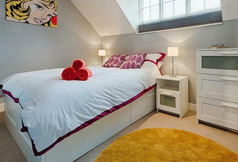 חדר סטודיו סטנדרד, The Porterhouse