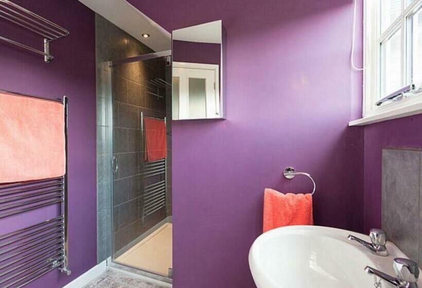 חדר סטודיו סטנדרד, The Porterhouse