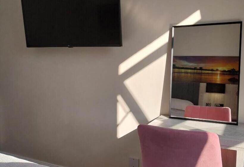 Номер Deluxe, The Rosedene